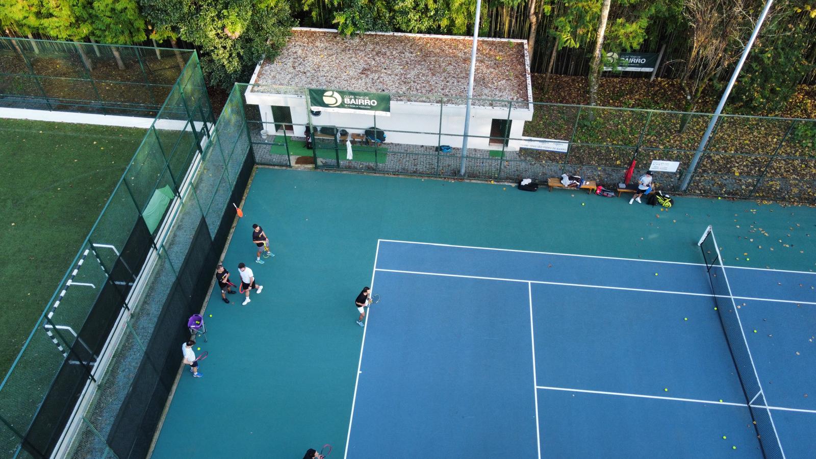 Court e instalações do Clube Ténis de Bairro